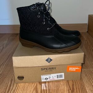 New In Box Women’s Sperry Gulf Quilted Boots size 8 STS81733